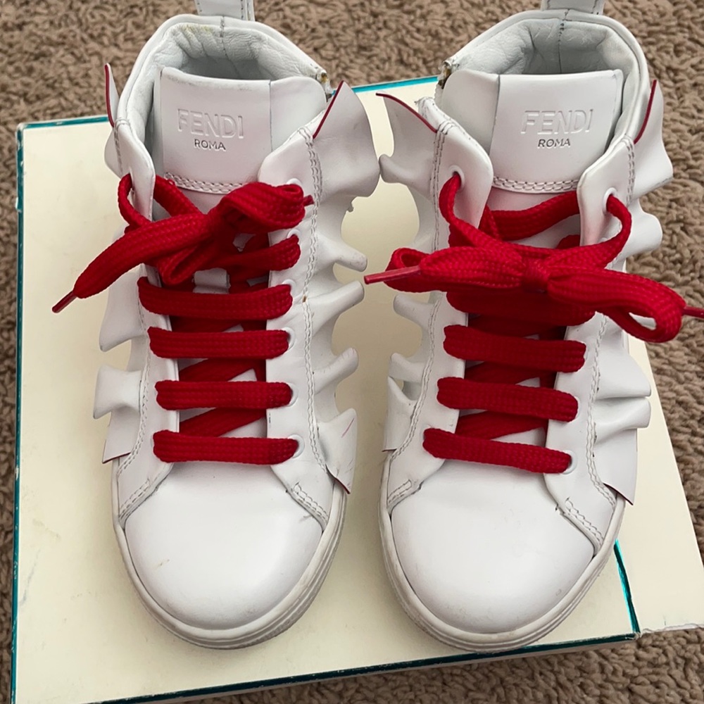 Kids Fendi ruffle sneakers size 28